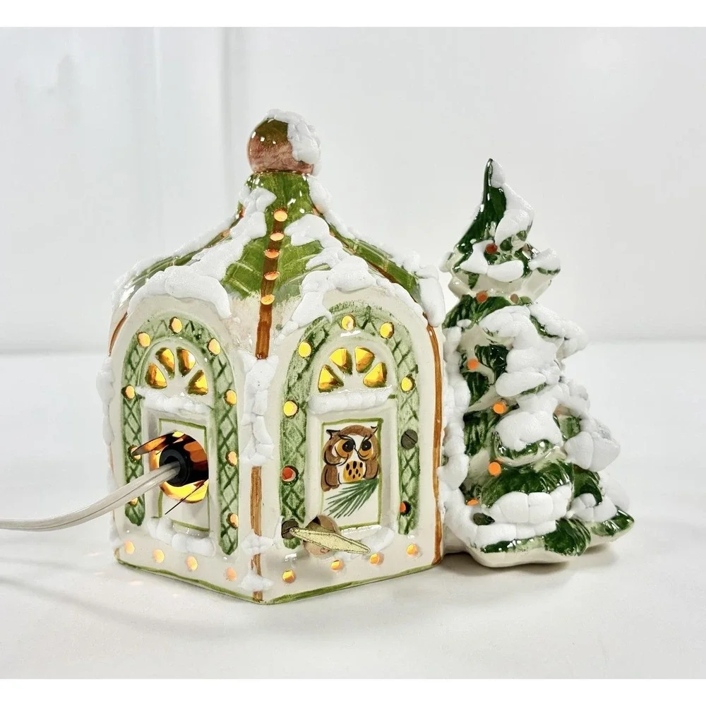 1978 Walter Brockmann Signed Lighted Ceramic Christmas House Music Box Skaters‎
